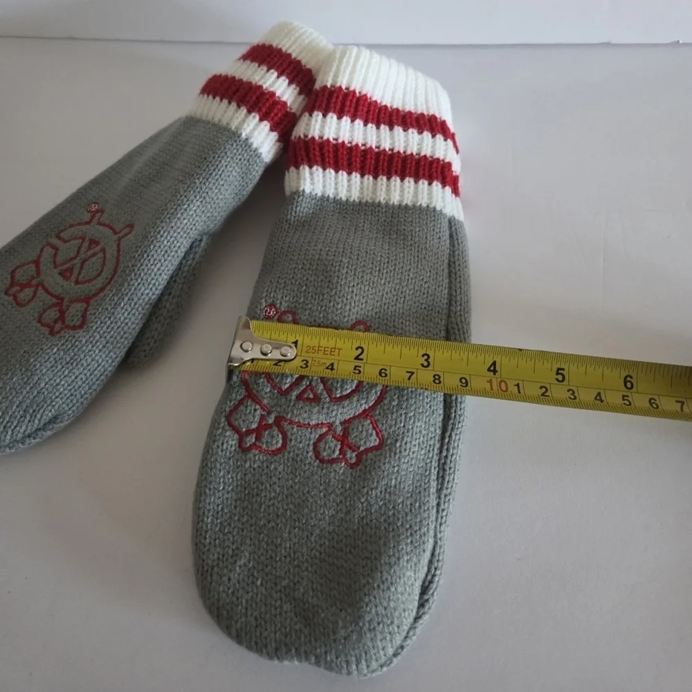 Blackhawks Gray and Red Knit Mittens  with Striped Cuffs One Size Youth